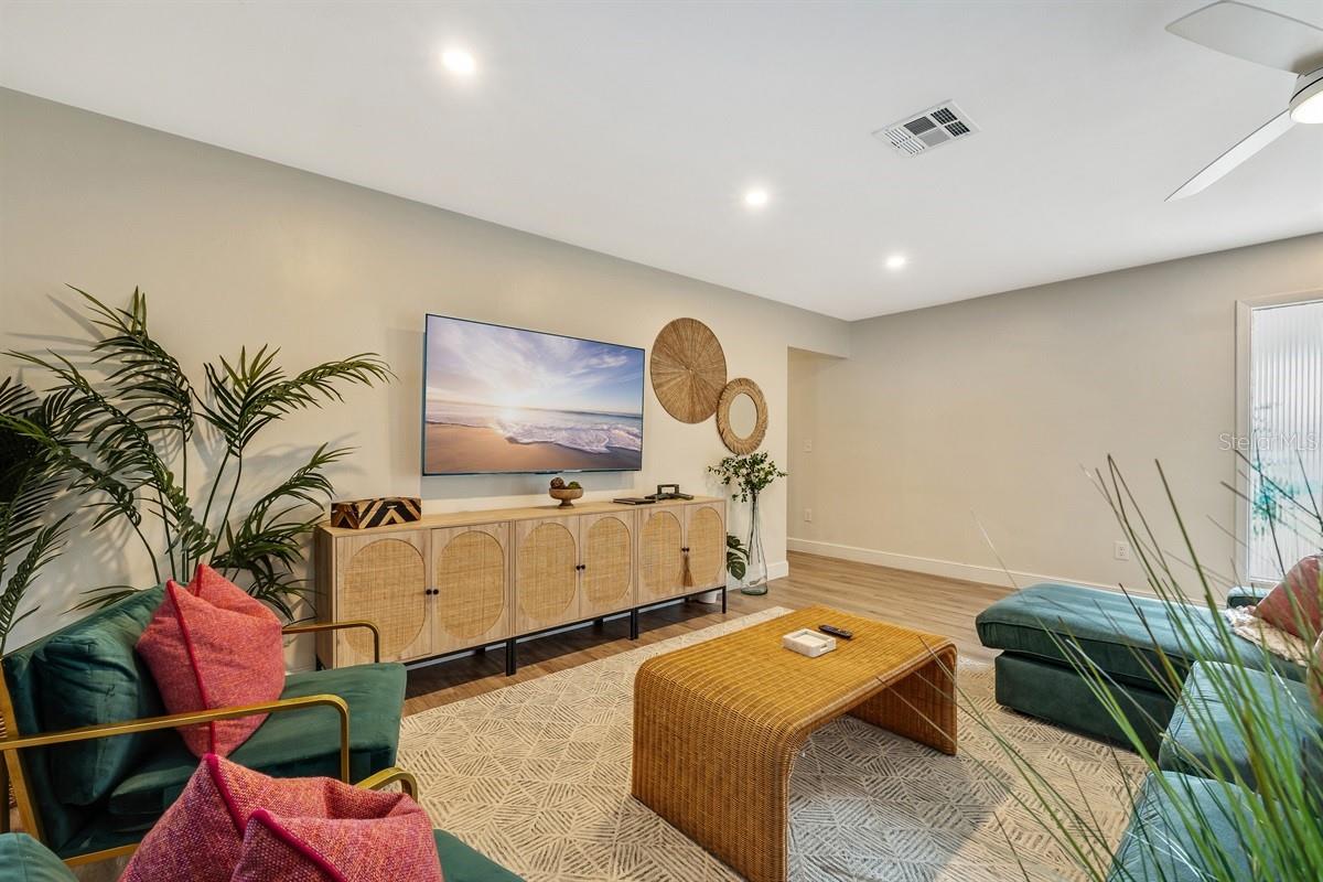 Image 49 of 54 For 1720 Penny Lane