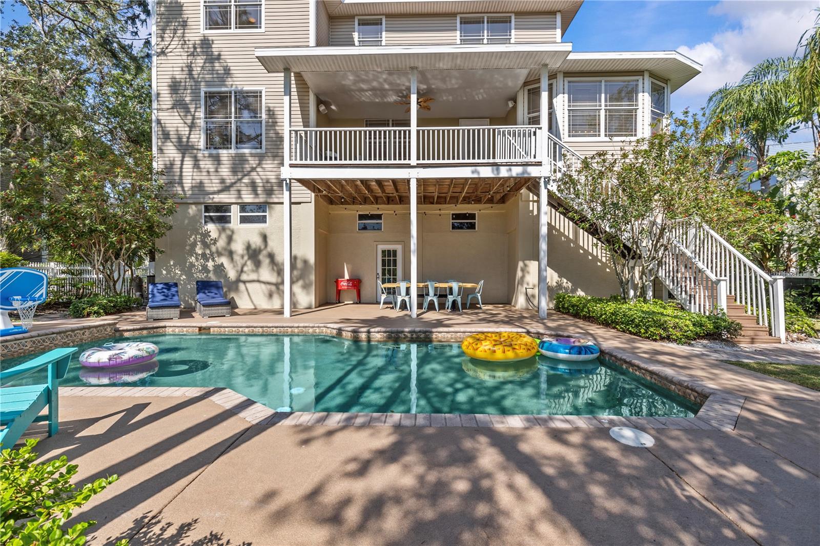 Image 3 of 76 For 897 Point Seaside Drive