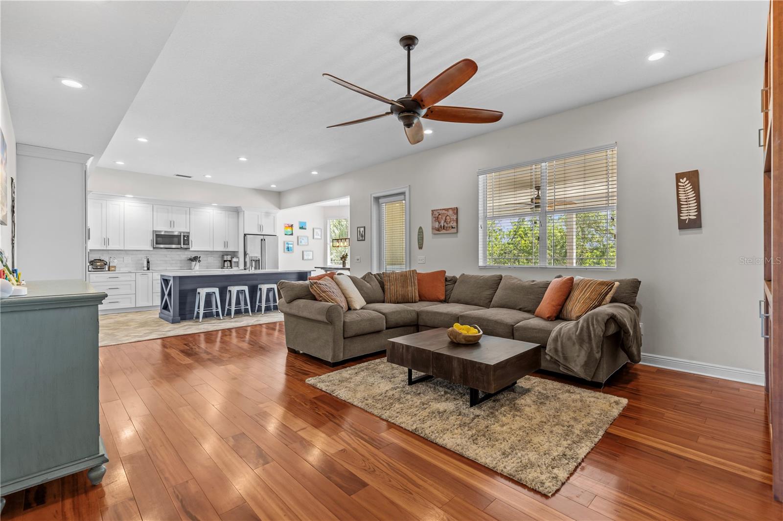Image 30 of 76 For 897 Point Seaside Drive
