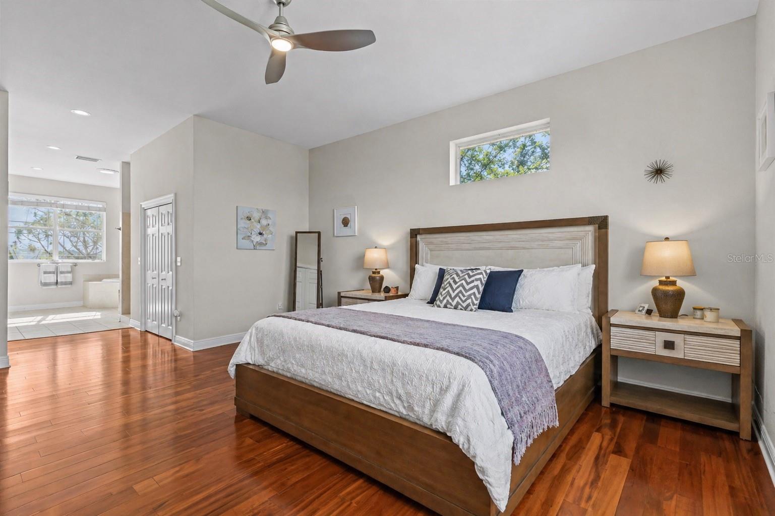 Image 33 of 76 For 897 Point Seaside Drive
