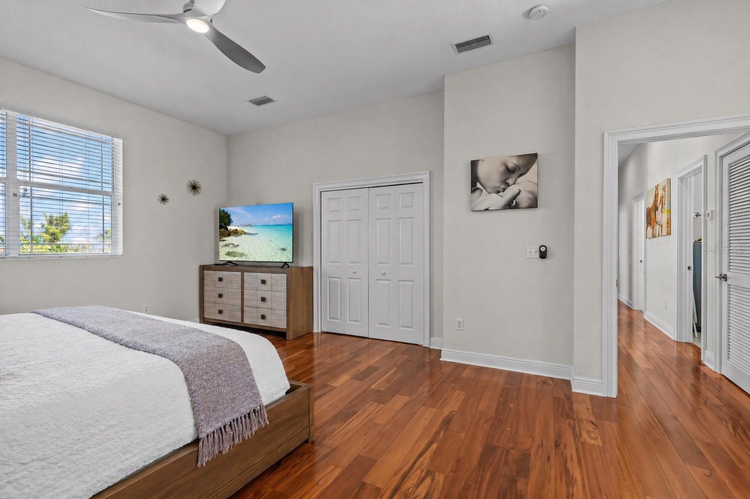Image 35 of 76 For 897 Point Seaside Drive