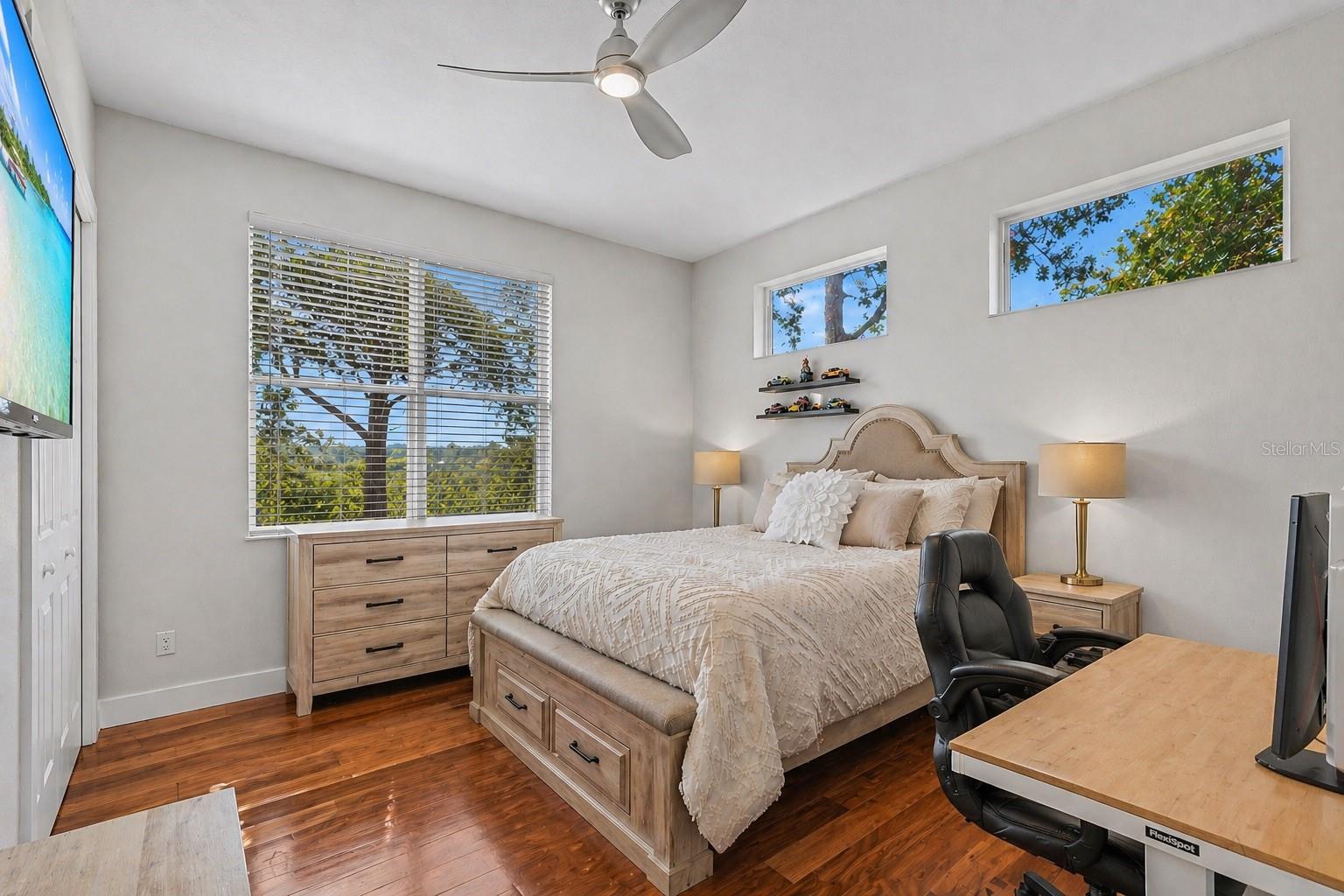 Image 41 of 76 For 897 Point Seaside Drive