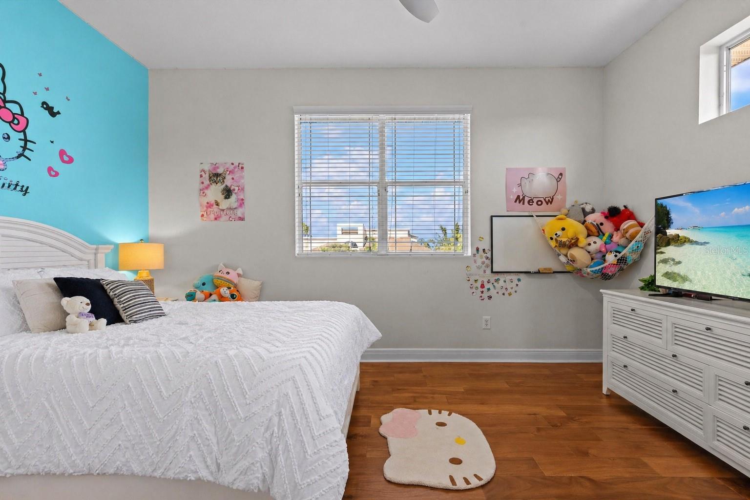 Image 47 of 76 For 897 Point Seaside Drive