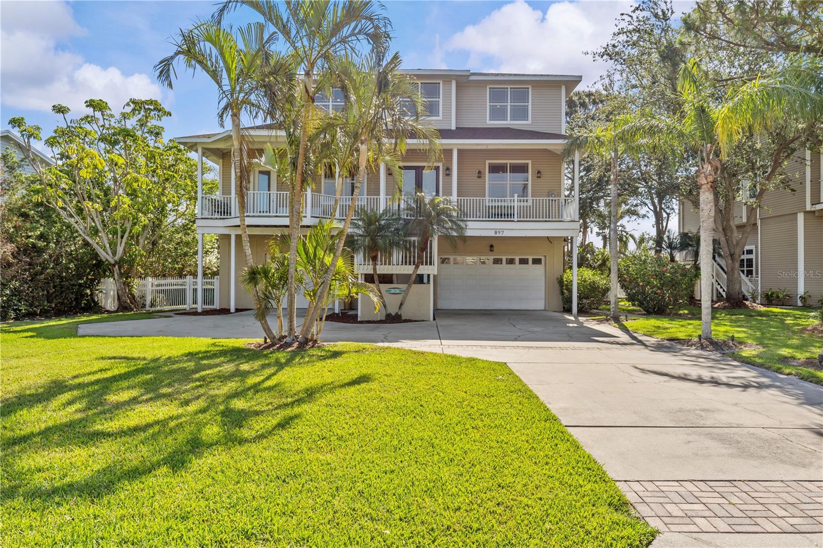 Image 61 of 76 For 897 Point Seaside Drive