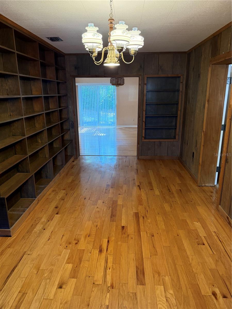 Image 15 of 25 For 104 Orion Avenue