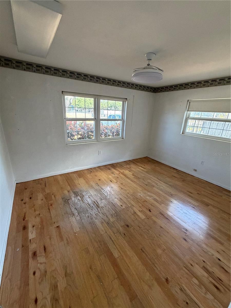 Image 16 of 25 For 104 Orion Avenue