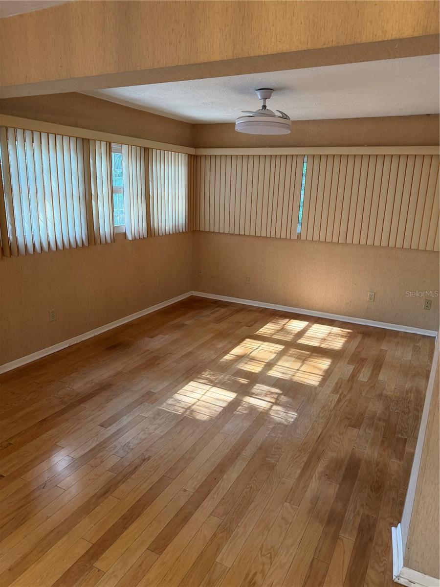 Image 6 of 25 For 104 Orion Avenue