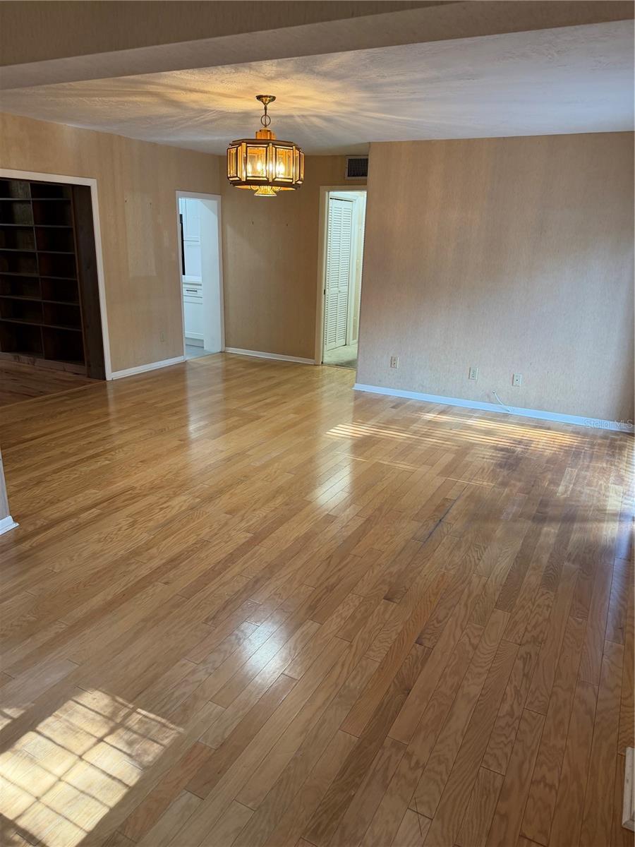 Image 7 of 25 For 104 Orion Avenue