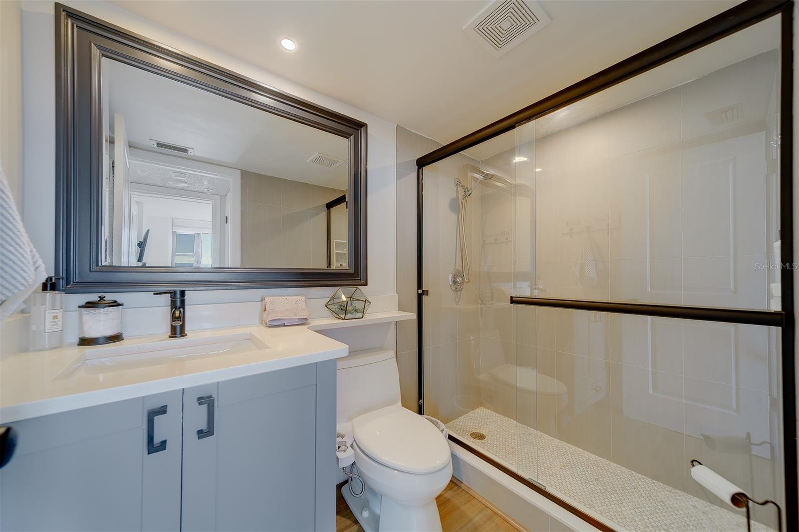 Image 19 of 41 For 255 Dolphin Point 802