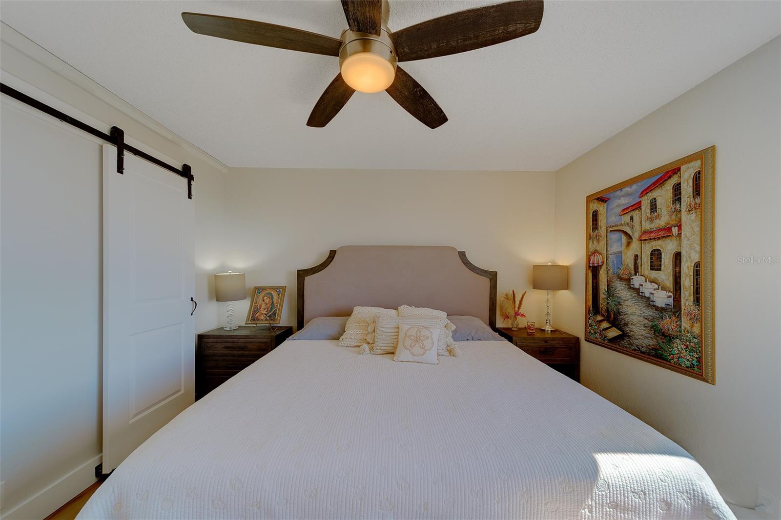 Image 26 of 41 For 255 Dolphin Point 802