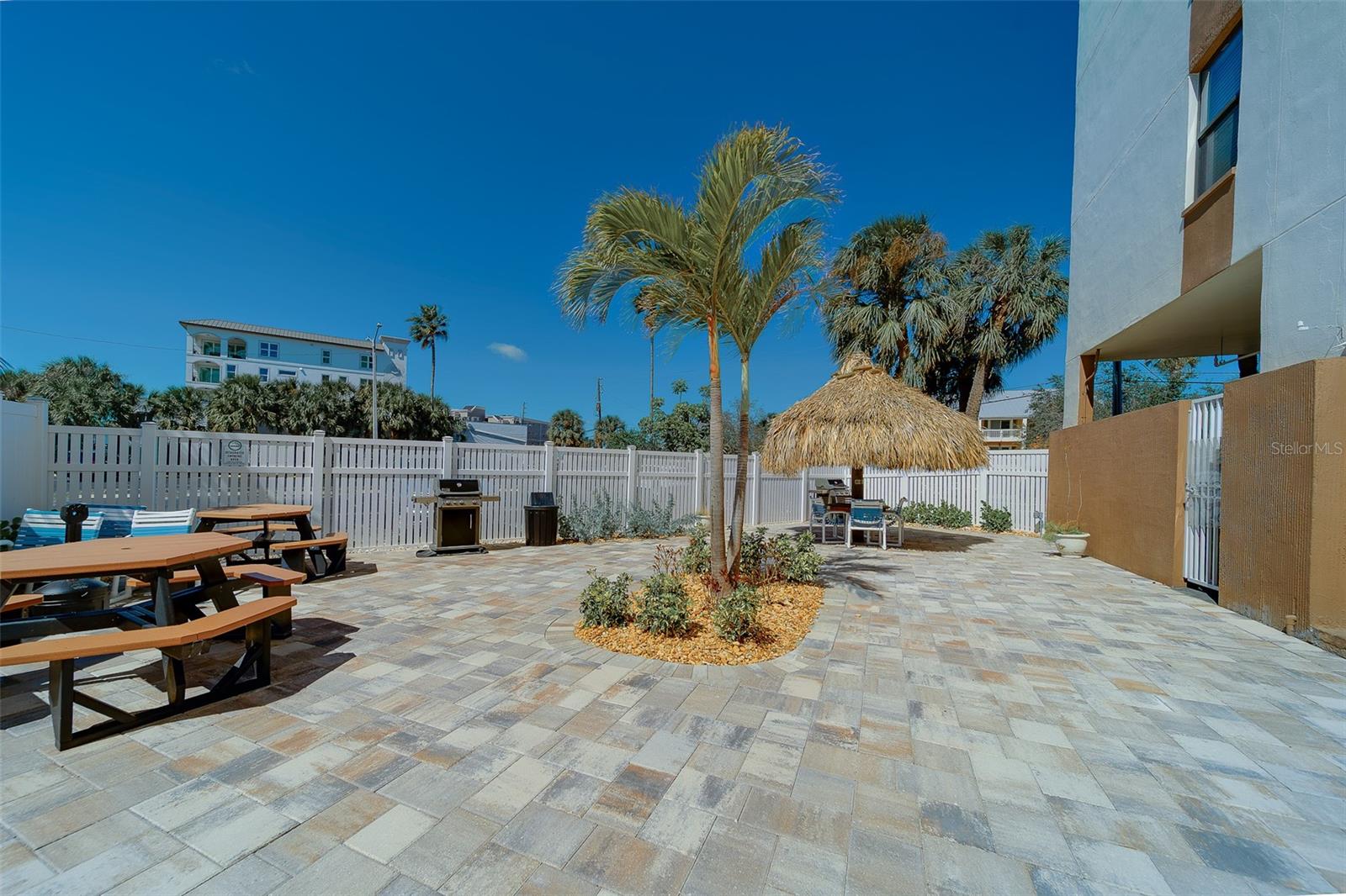 Image 33 of 41 For 255 Dolphin Point 802