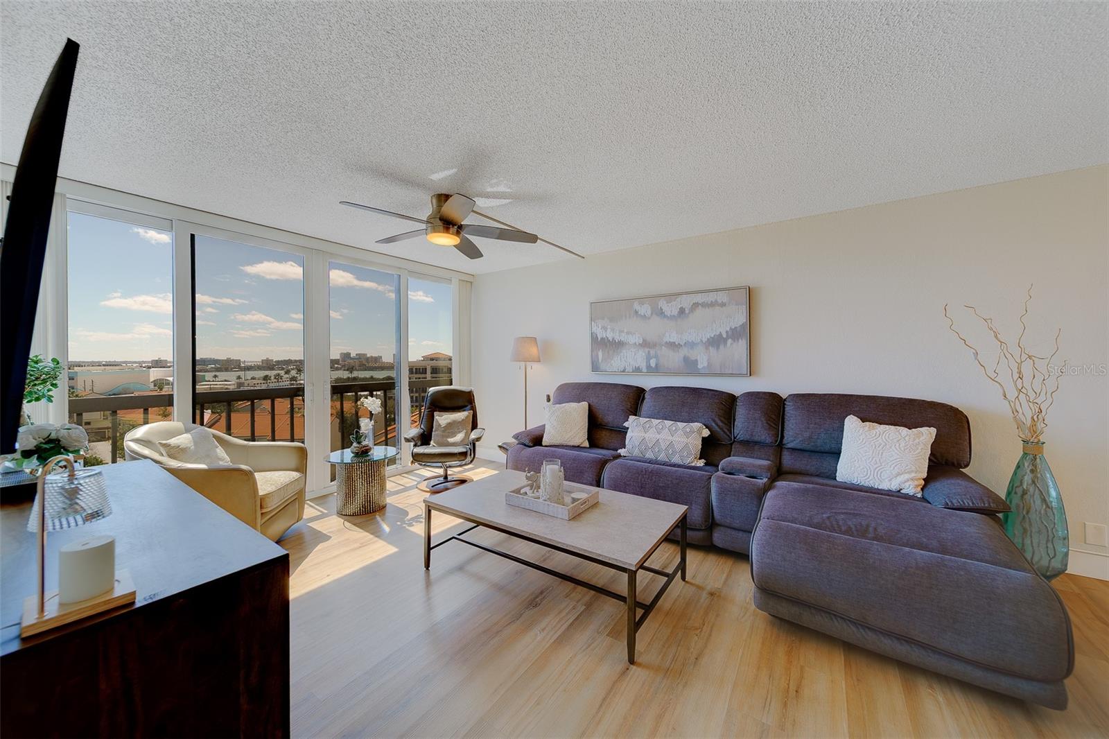 Image 6 of 41 For 255 Dolphin Point 802