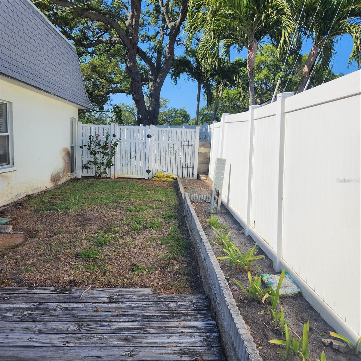 Image 11 of 13 For 14492 Oakglen Drive N