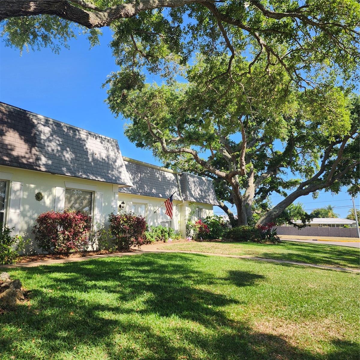 Image 7 of 13 For 14492 Oakglen Drive N