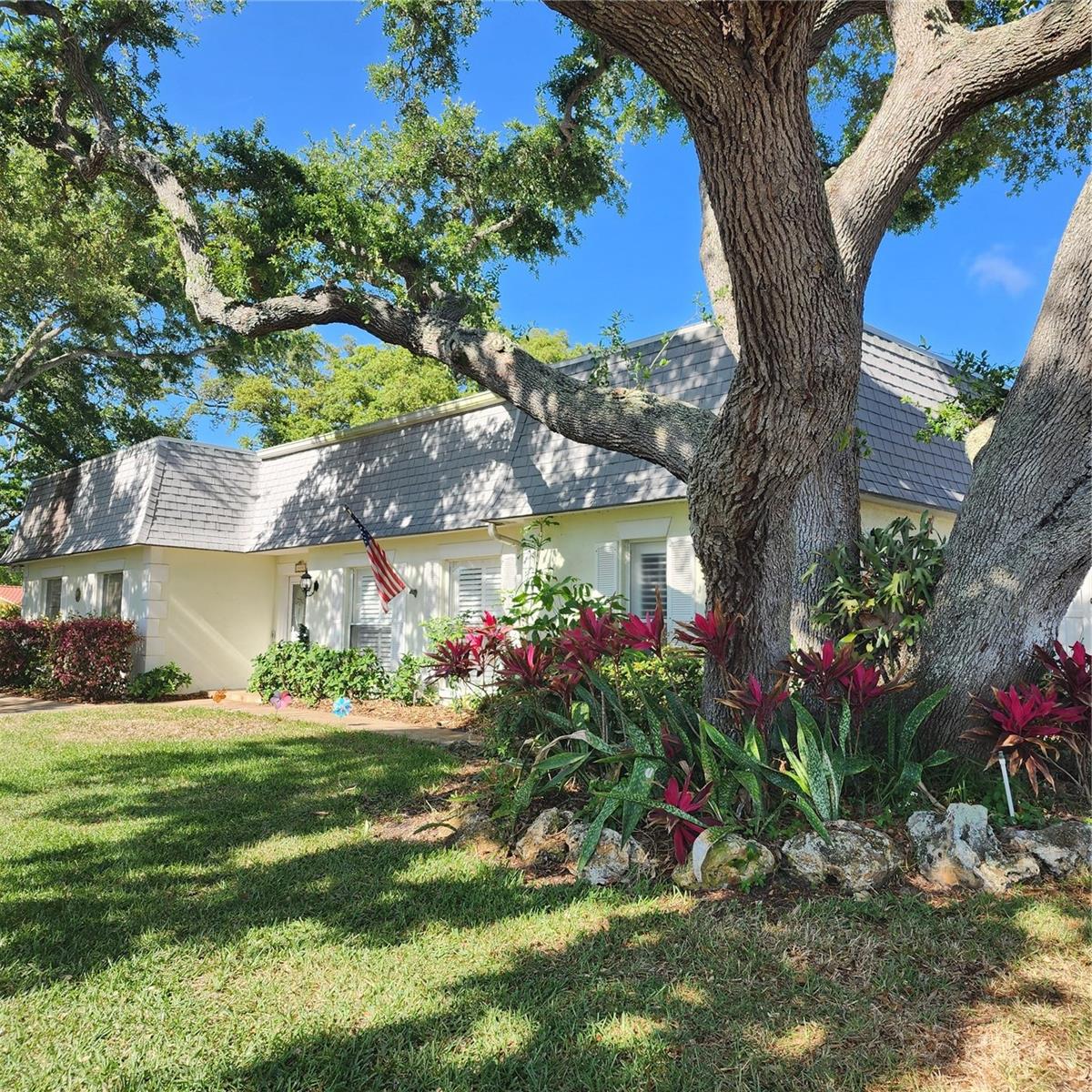 Image 8 of 13 For 14492 Oakglen Drive N