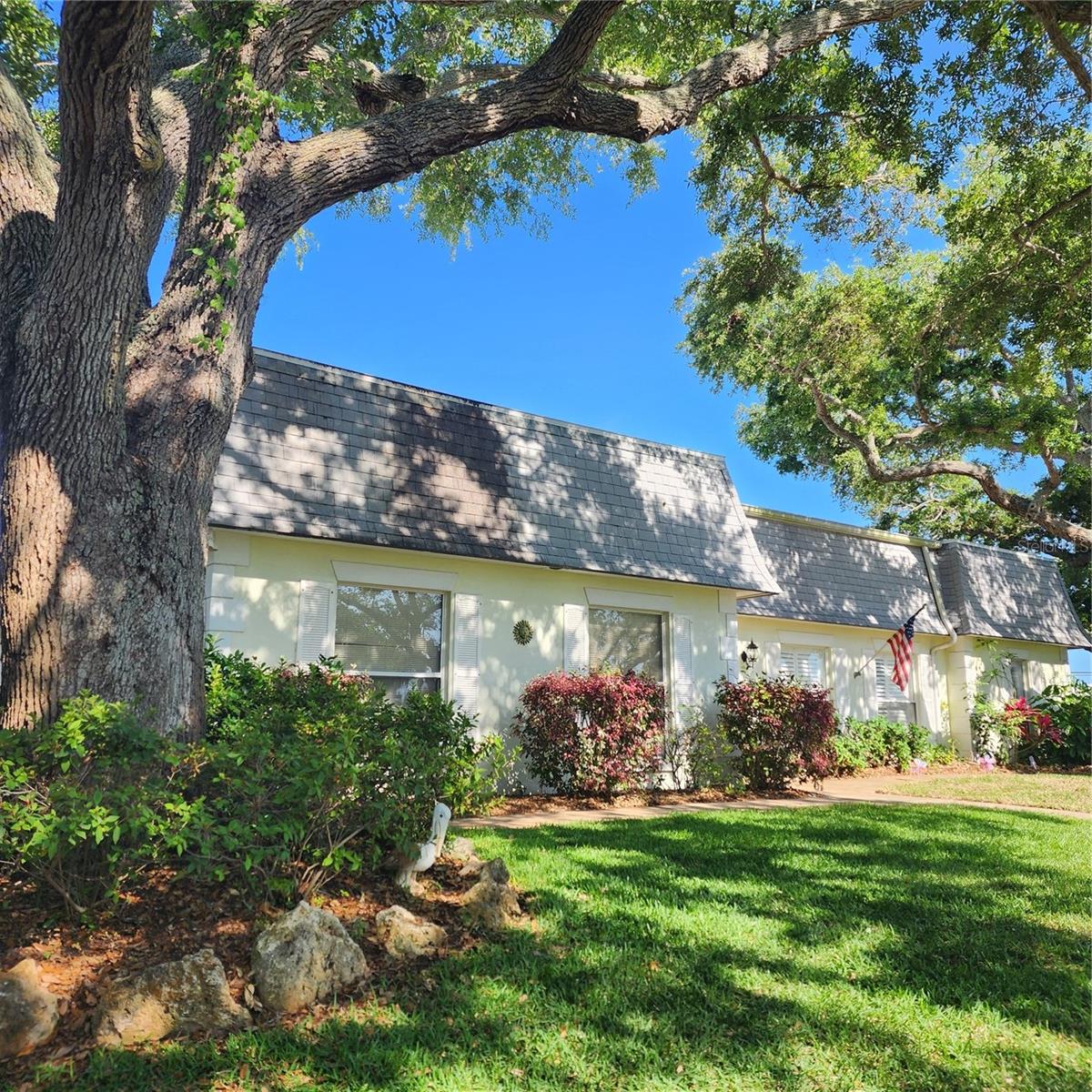 Image 9 of 13 For 14492 Oakglen Drive N