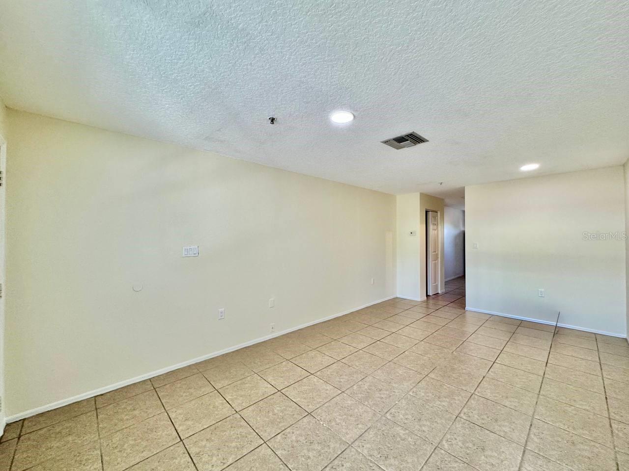 Image 4 of 18 For 5816 Congress Street 203