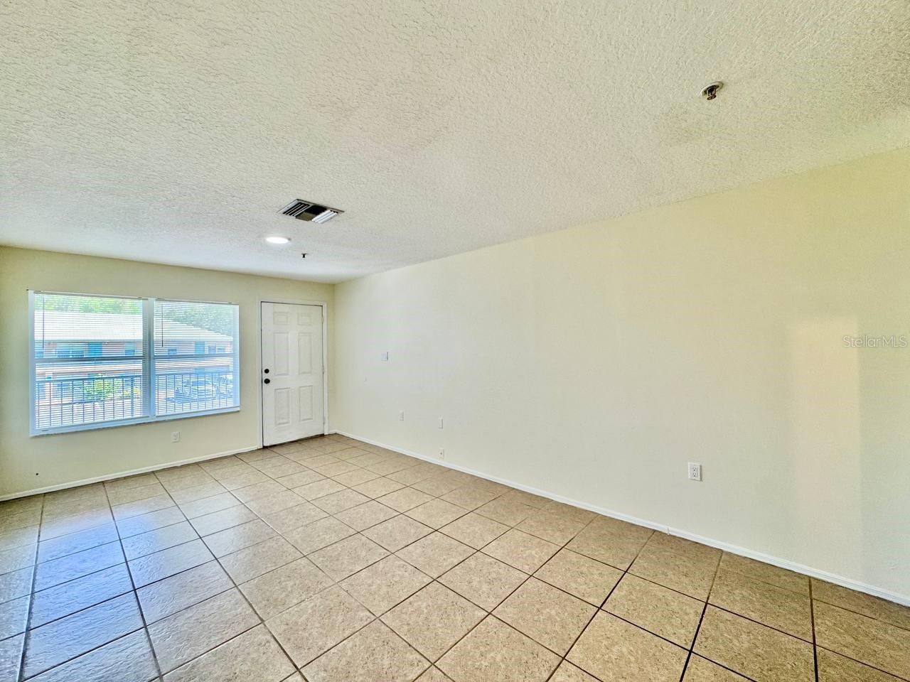Image 5 of 18 For 5816 Congress Street 203