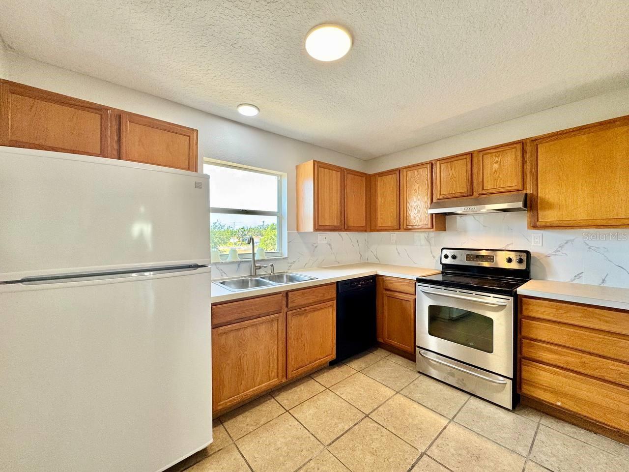 Image 7 of 18 For 5816 Congress Street 203