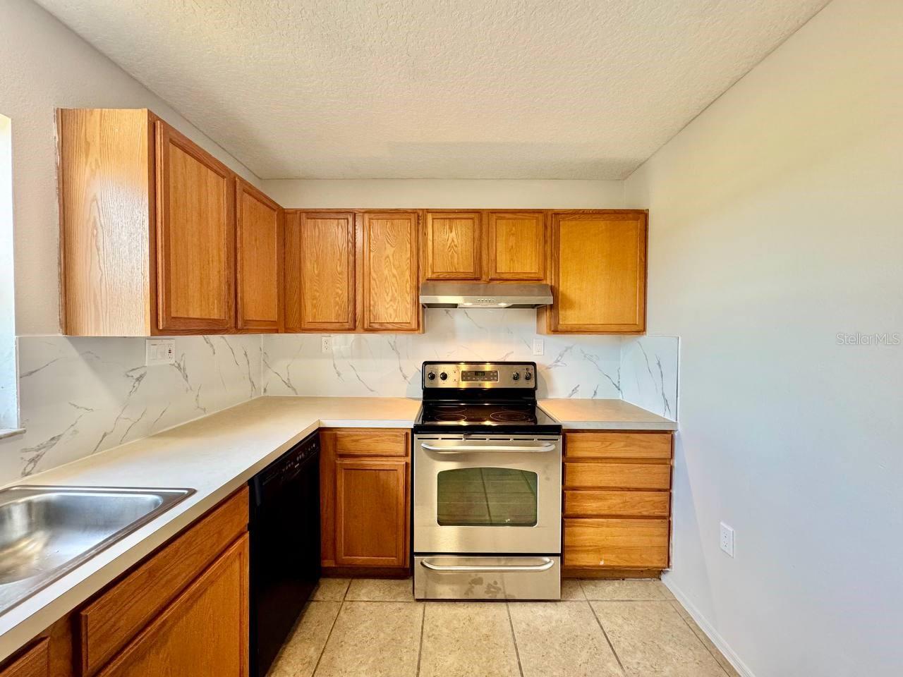 Image 8 of 18 For 5816 Congress Street 203