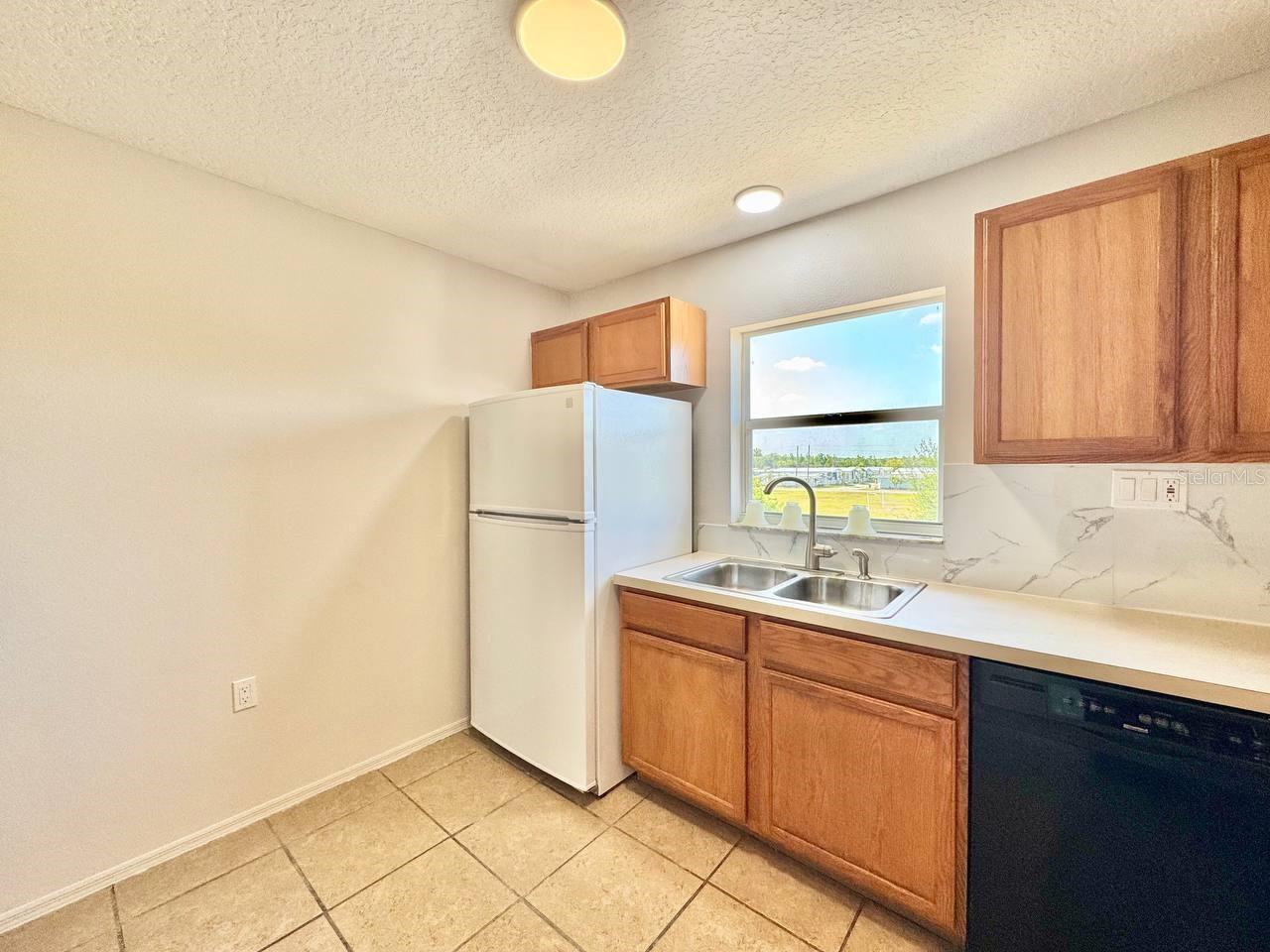 Image 9 of 18 For 5816 Congress Street 203