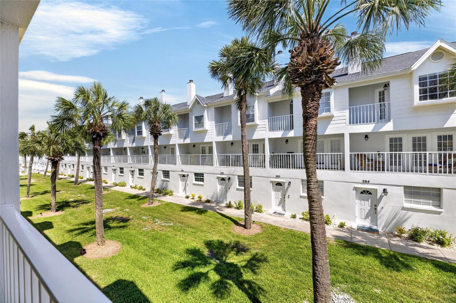 Image 29 of 52 For 17960 Gulf Boulevard  108