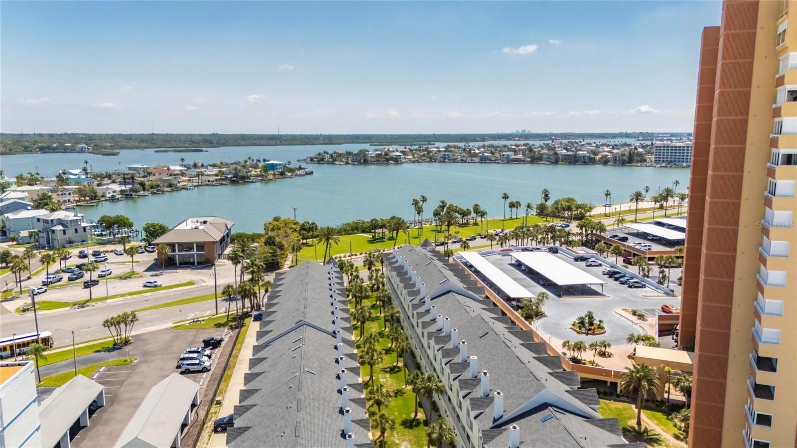 Image 33 of 52 For 17960 Gulf Boulevard  108