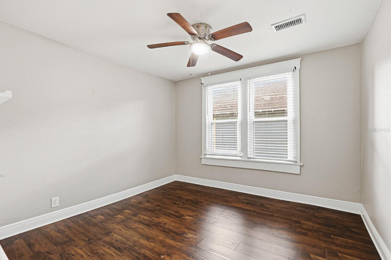 Image 6 of 13 For 203 Emma Street