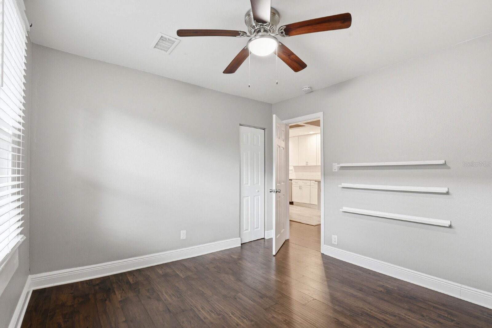Image 7 of 13 For 203 Emma Street
