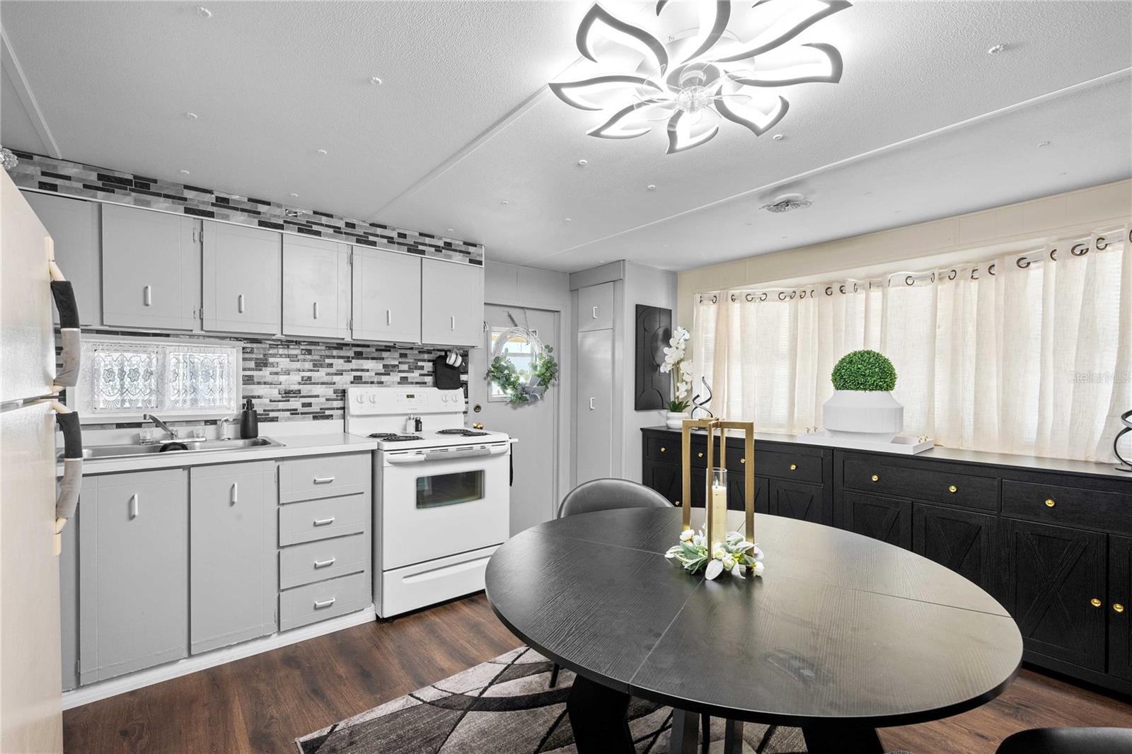 Image 4 of 57 For 37135 Sandra Avenue