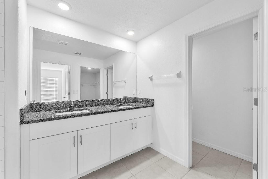 Image 11 of 26 For 5518 Blue Azure Drive