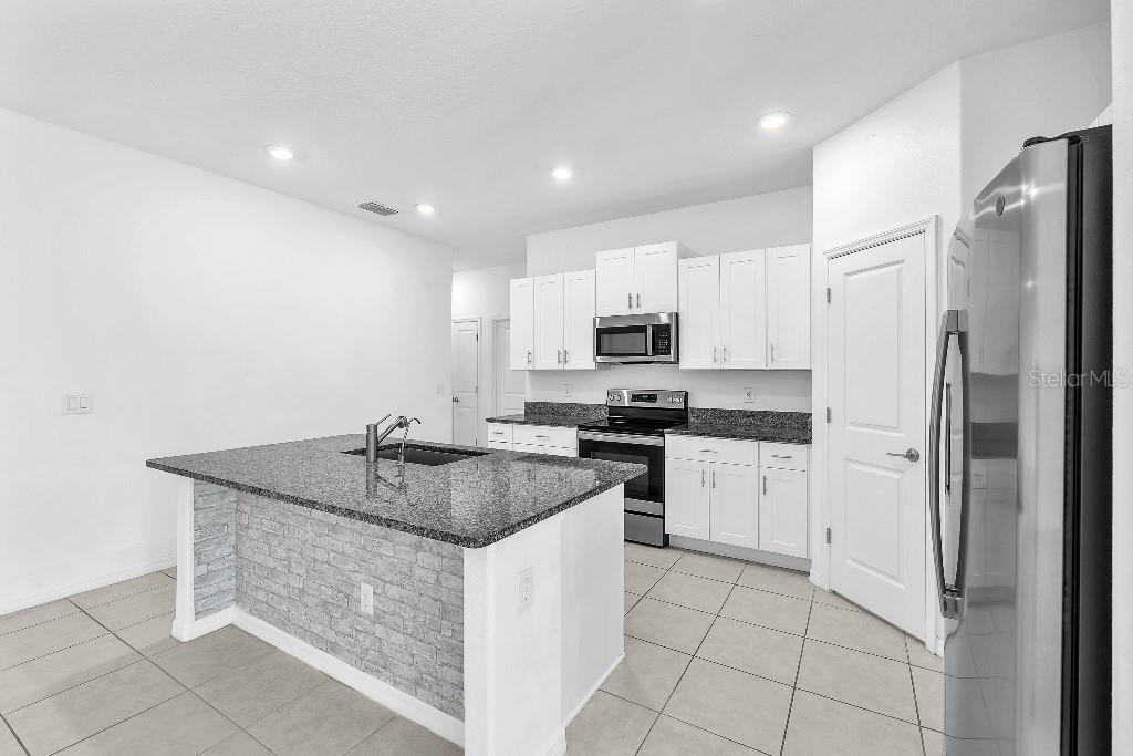Image 13 of 26 For 5518 Blue Azure Drive