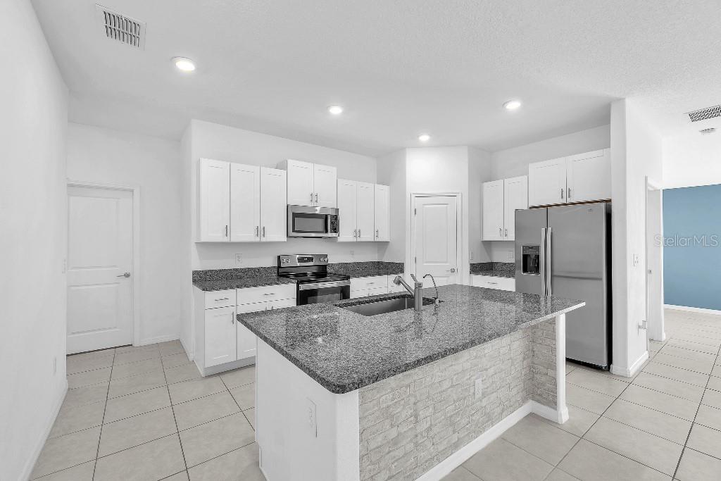 Image 14 of 26 For 5518 Blue Azure Drive