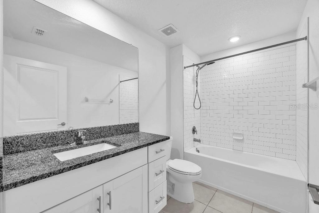 Image 19 of 26 For 5518 Blue Azure Drive