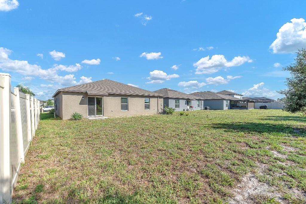 Image 5 of 26 For 5518 Blue Azure Drive
