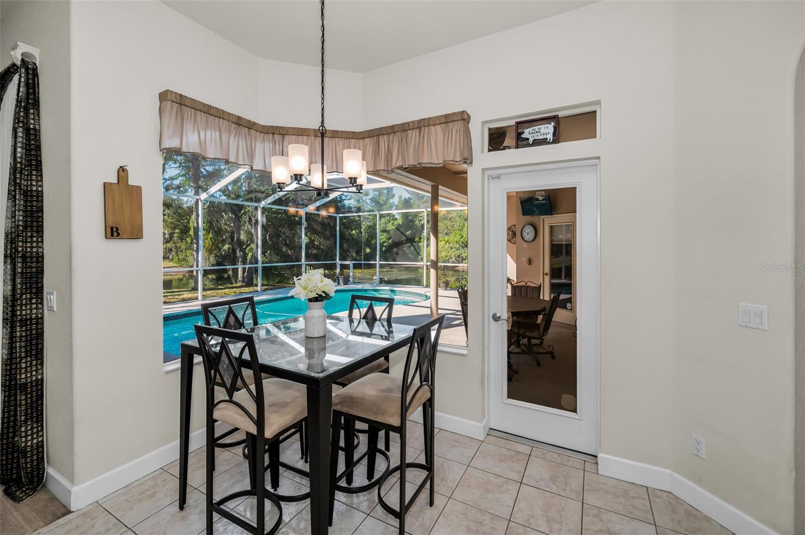 Listing photo id 13 for 1802 Oak Ridge Road