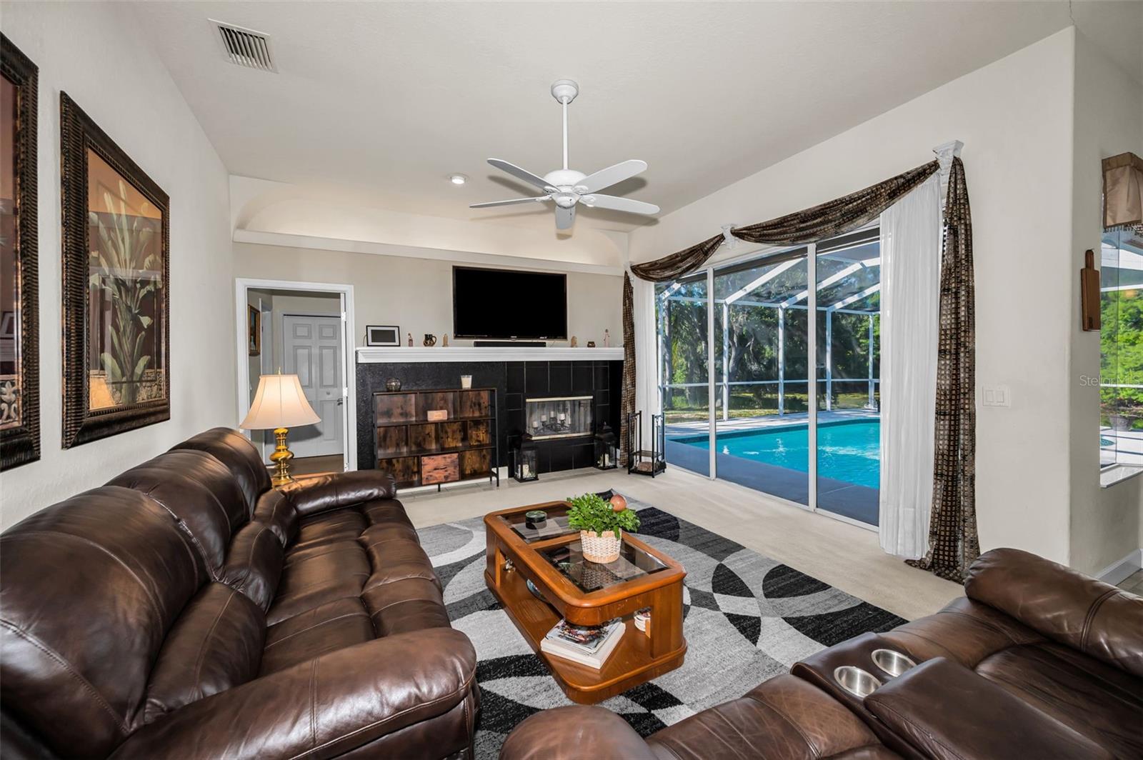 Listing photo id 15 for 1802 Oak Ridge Road