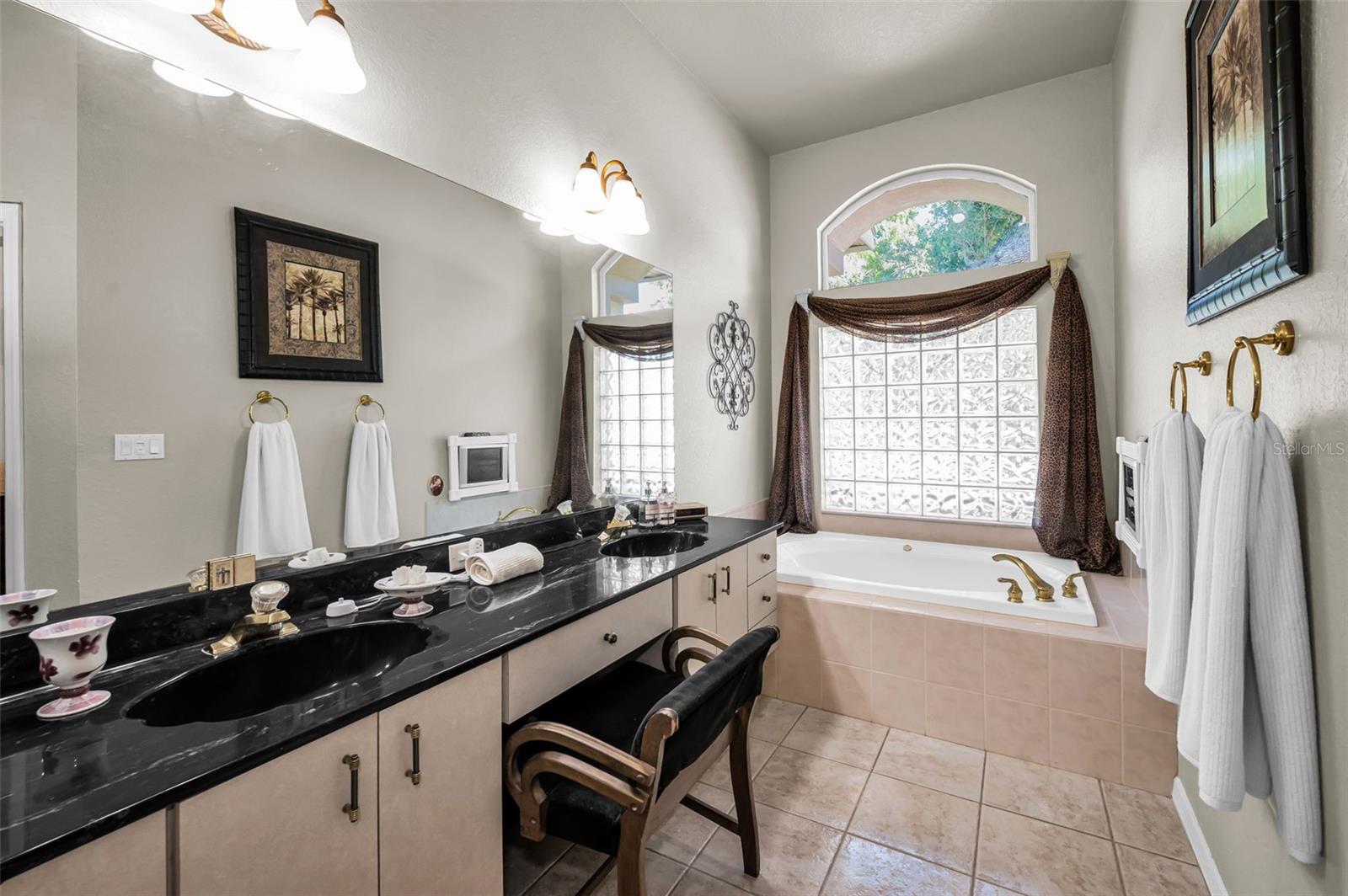 Listing photo id 21 for 1802 Oak Ridge Road