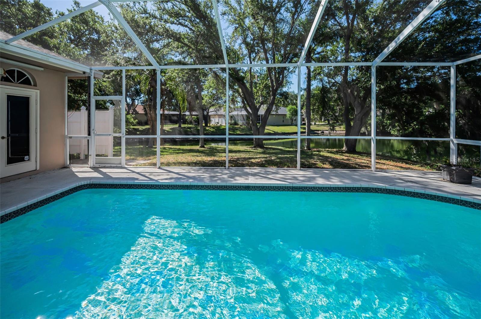 Listing photo id 2 for 1802 Oak Ridge Road