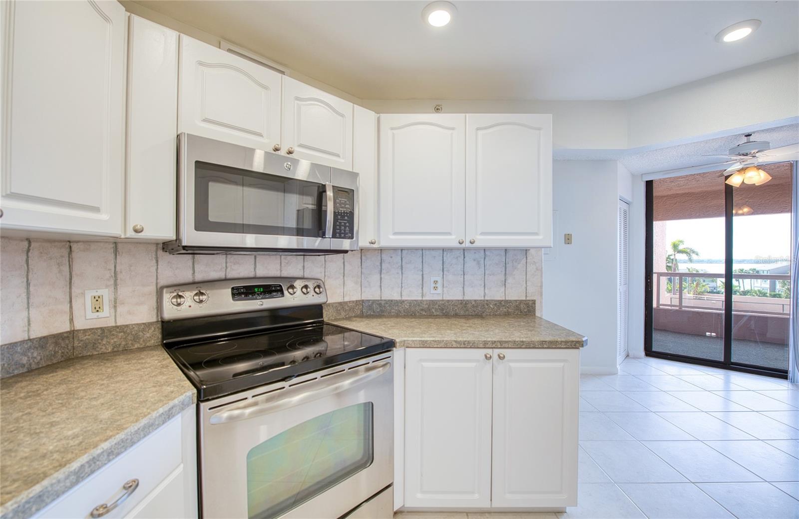 Image 15 of 32 For 1310 Gulf Boulevard 4d