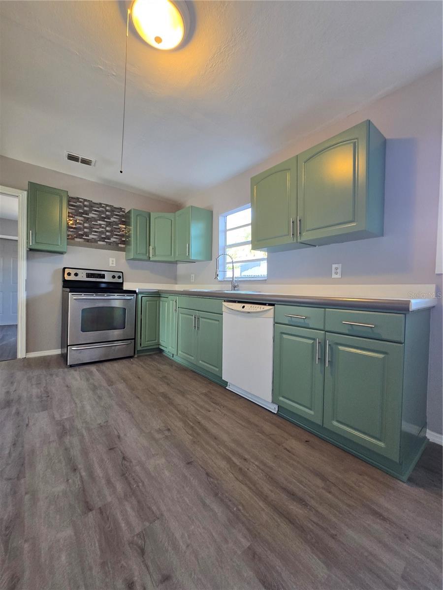 Image 5 of 9 For 209 Kirby Street