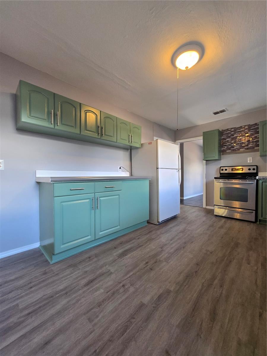Image 6 of 9 For 209 Kirby Street