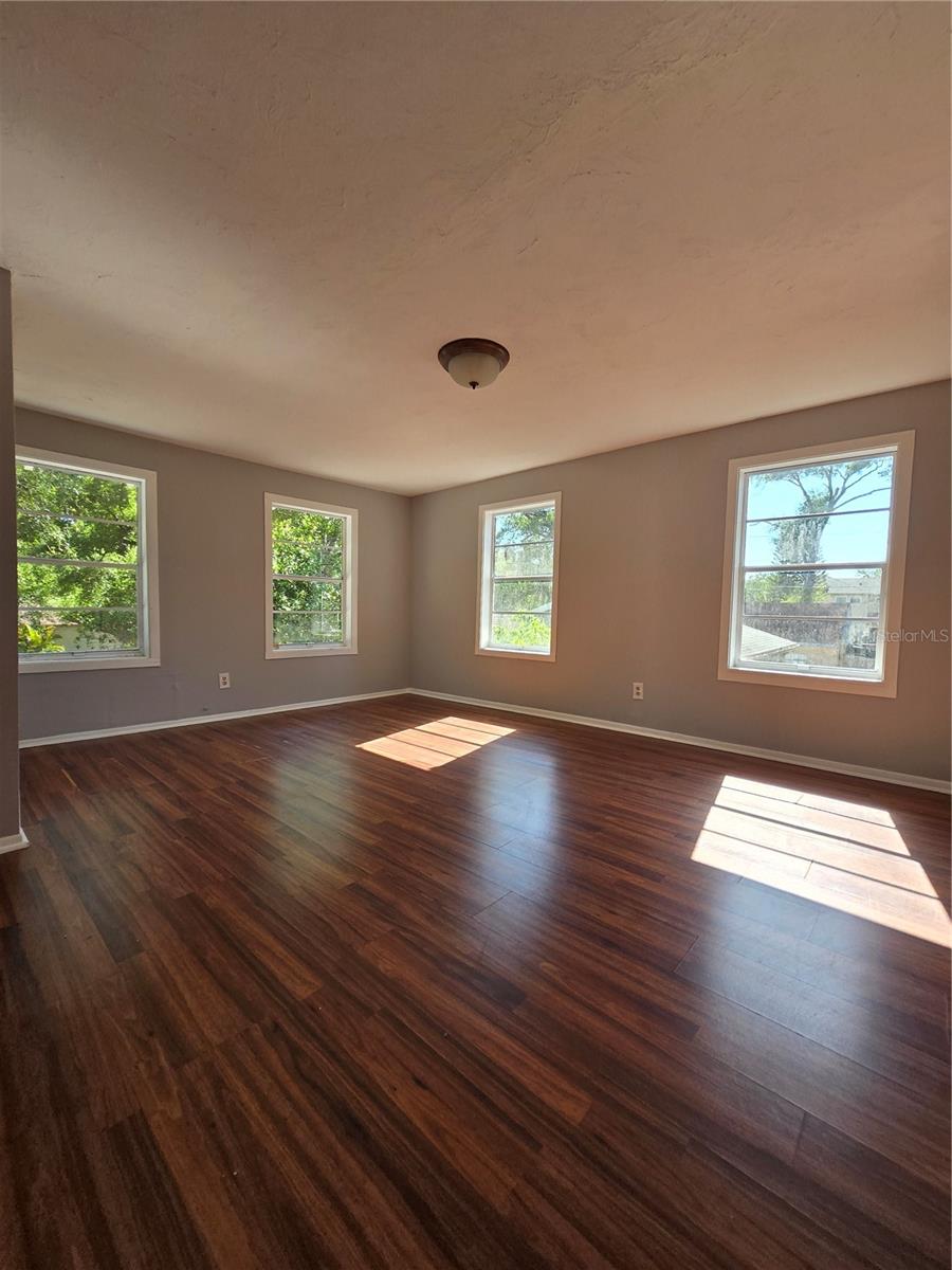 Image 7 of 9 For 209 Kirby Street