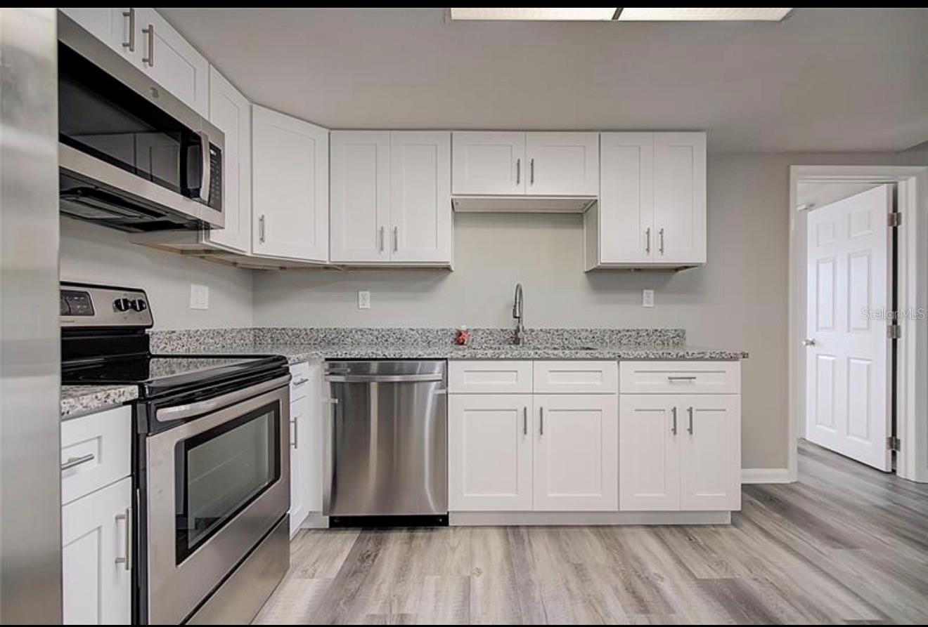 Image 14 of 21 For 8923 Candlewick Lane