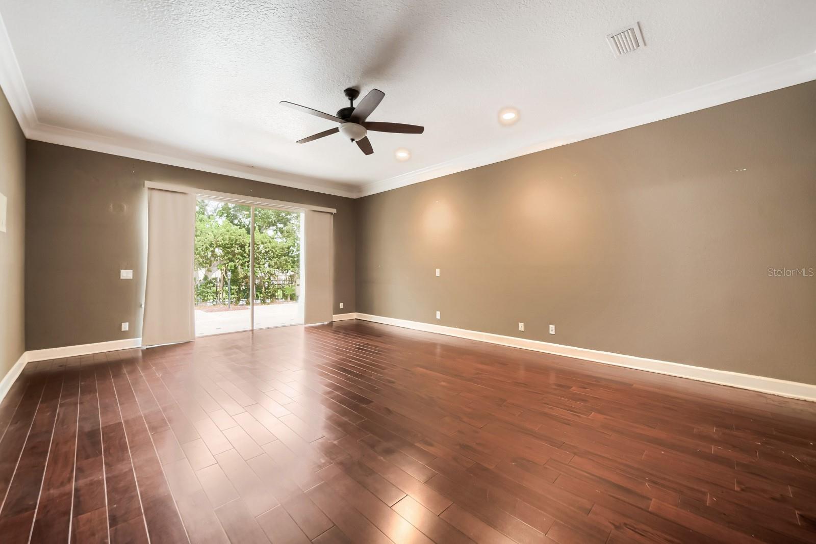 Image 10 of 48 For 7601 Debeaubien Drive