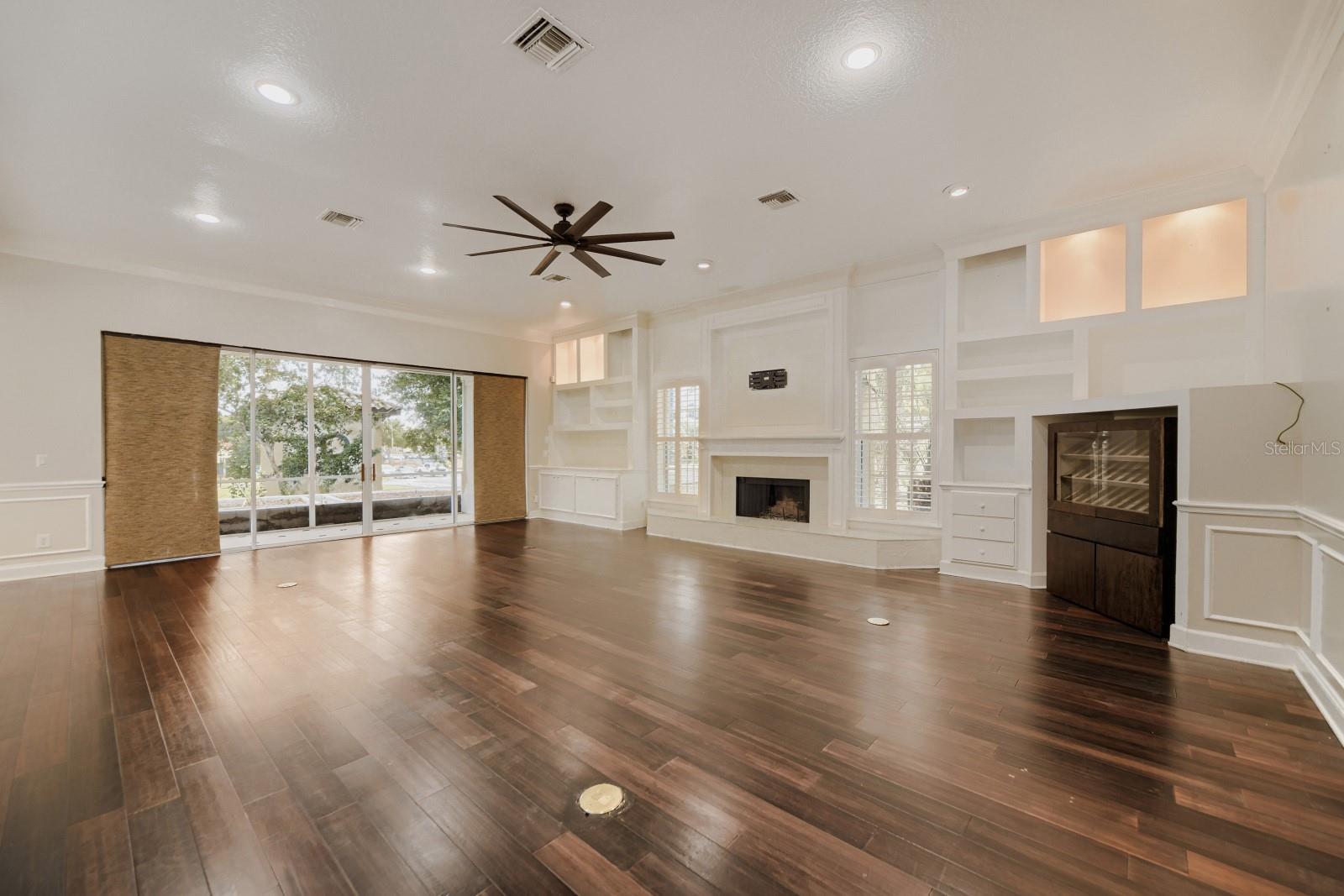 Image 11 of 48 For 7601 Debeaubien Drive