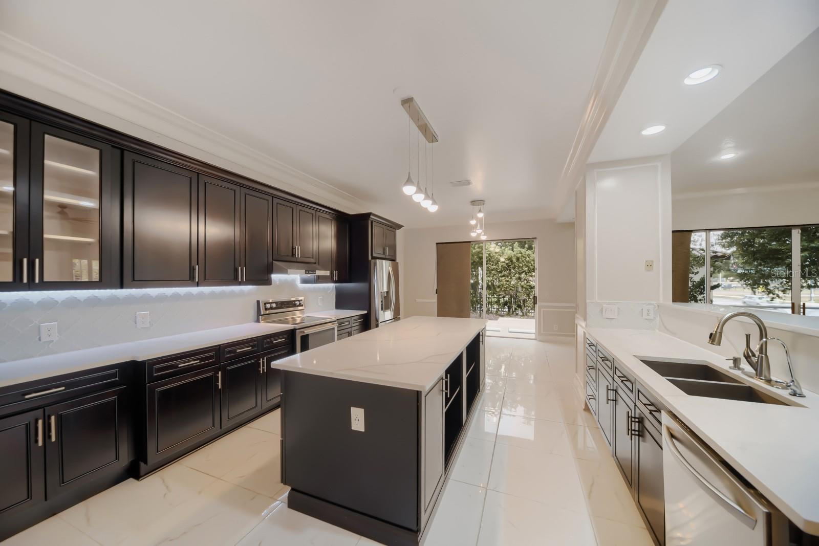 Image 12 of 48 For 7601 Debeaubien Drive