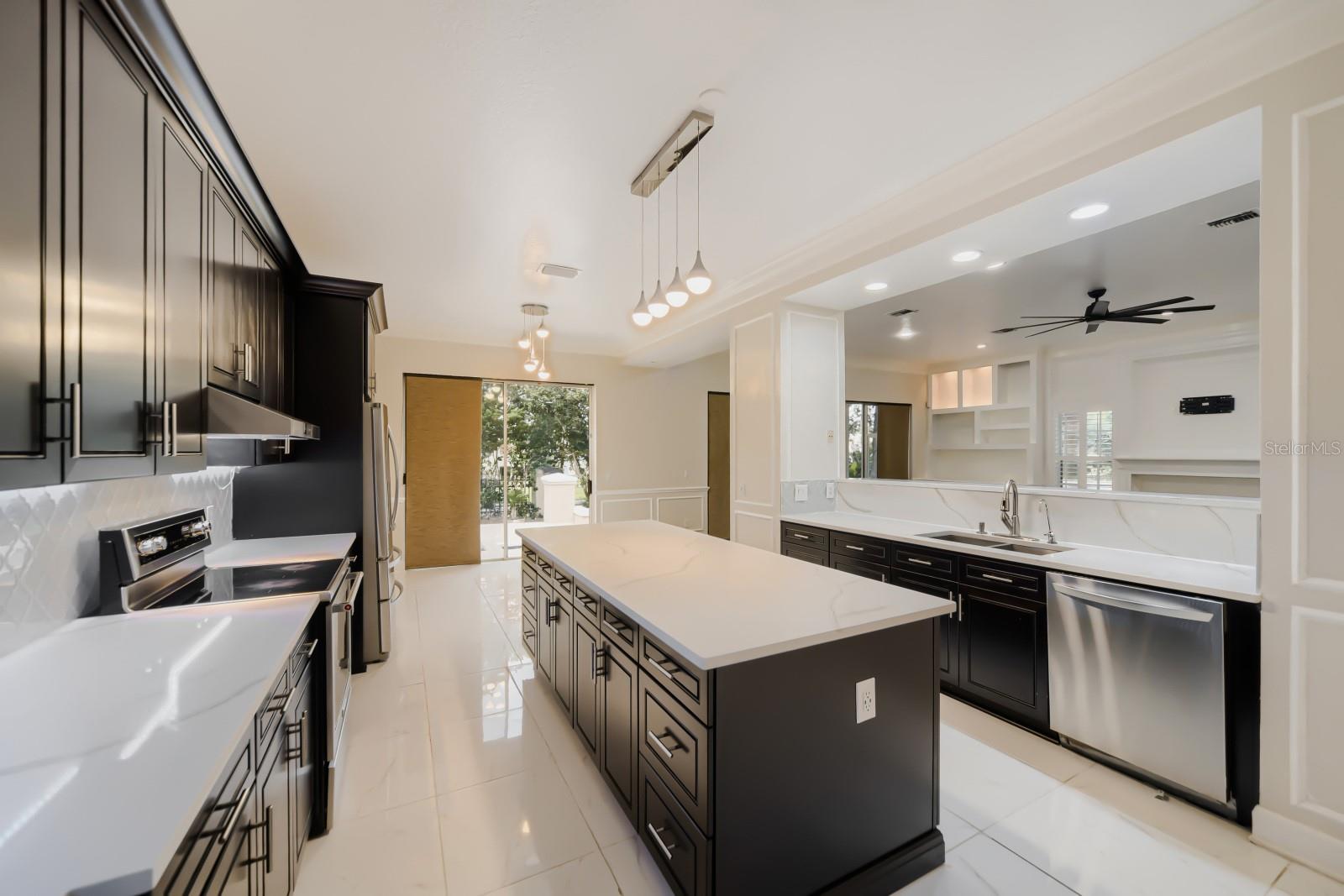 Image 13 of 48 For 7601 Debeaubien Drive