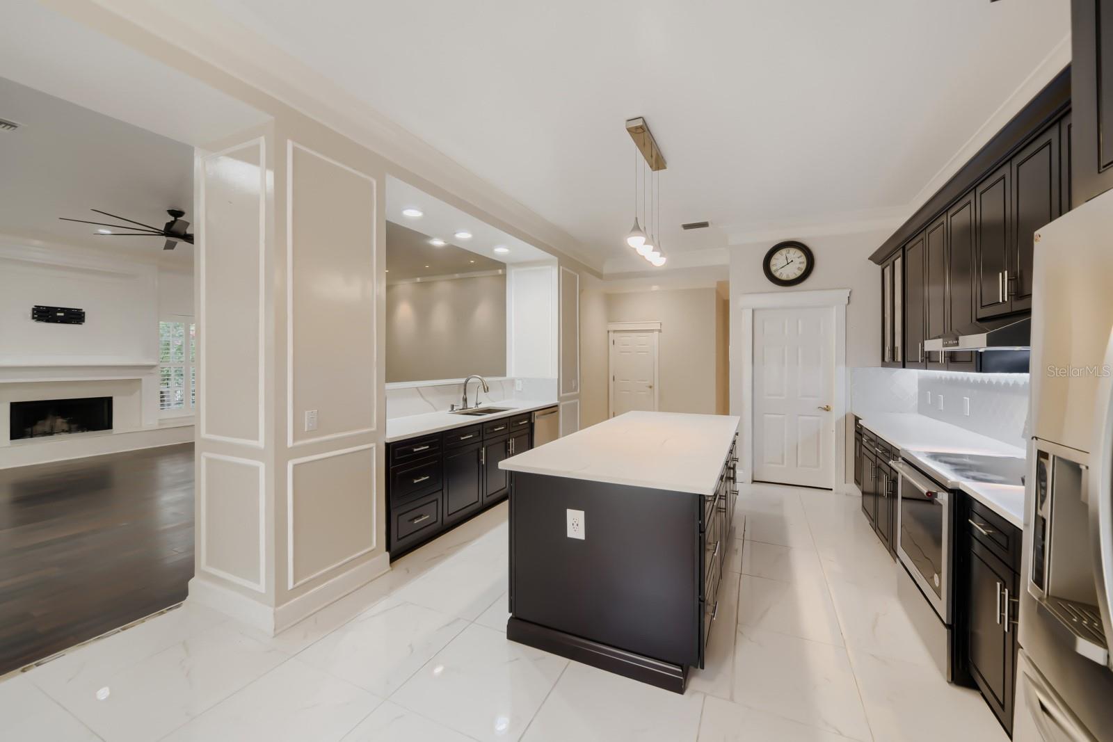Image 14 of 48 For 7601 Debeaubien Drive