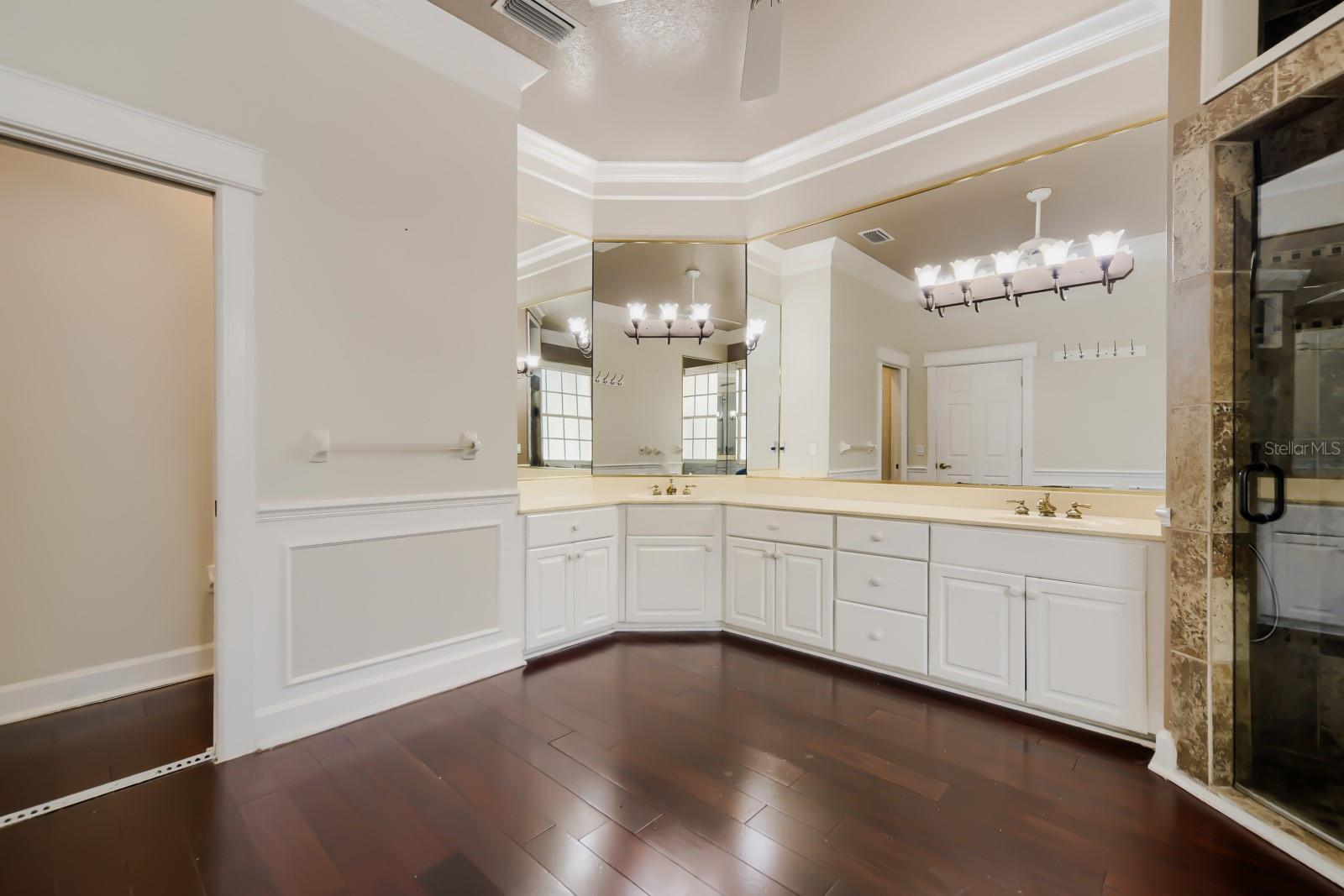 Image 28 of 48 For 7601 Debeaubien Drive